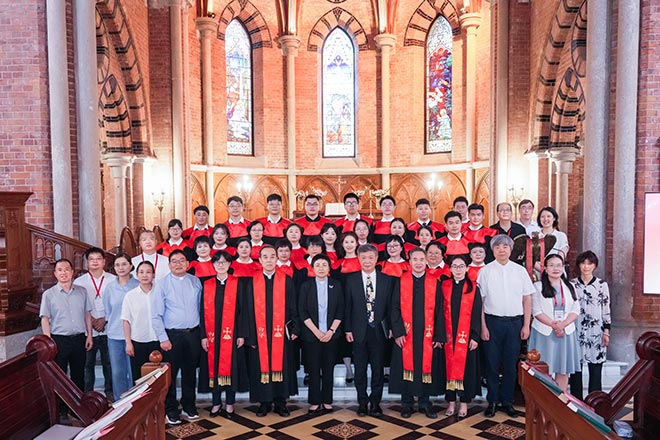 华东神学院举行2025届毕业感恩礼拜暨毕业典礼 华东神学院举行2025届毕业感恩礼拜暨毕业典礼